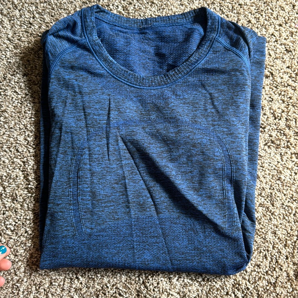blue and black Lululemon swiftly. size 8 great condition